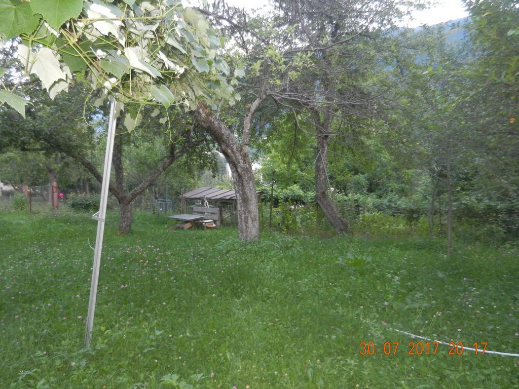 Marina Chartolani's guest house Mestia Esterno foto